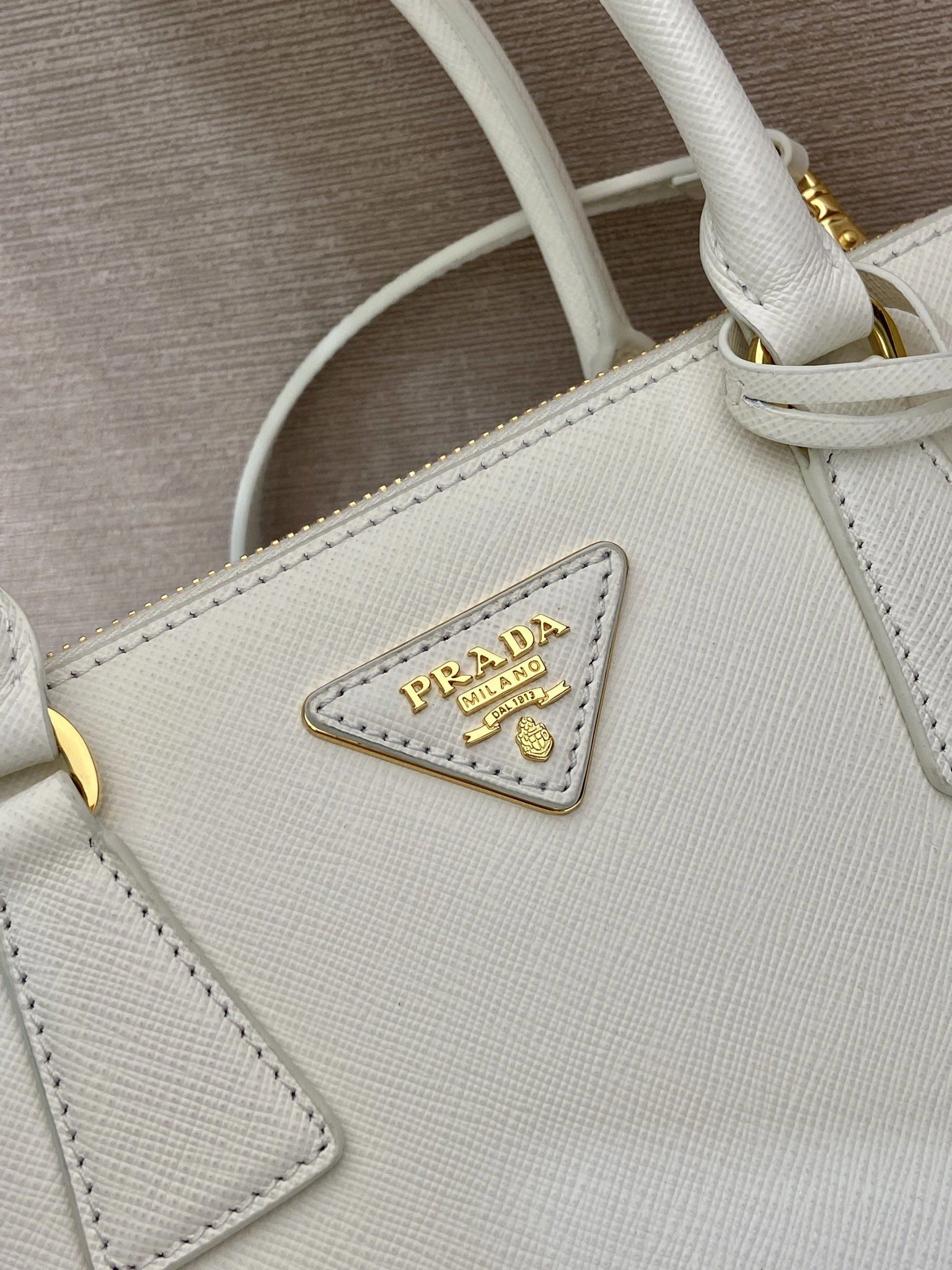 Prada Top Handle Bags 4099A-0537