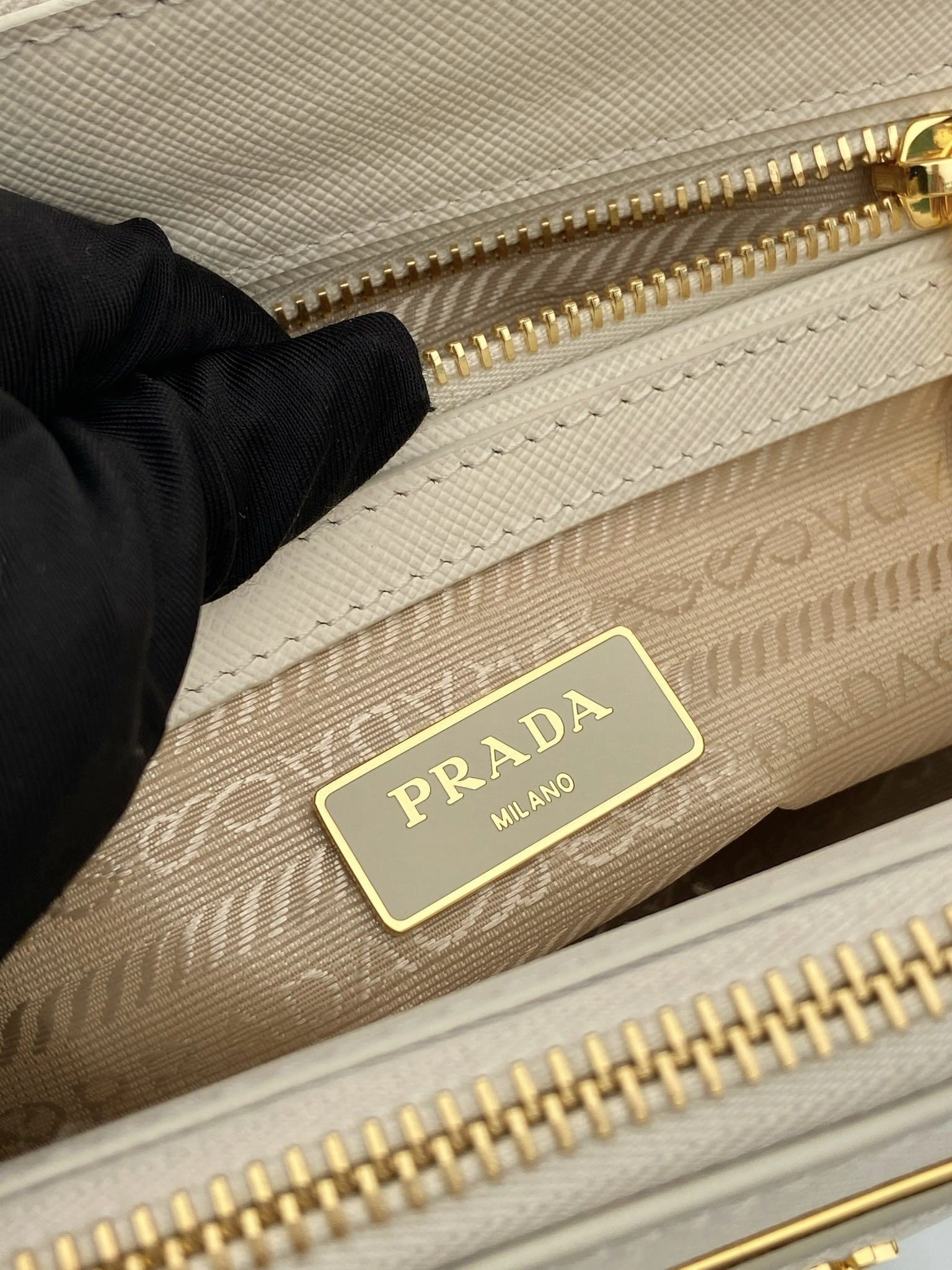 Prada Top Handle Bags 4099A-0537