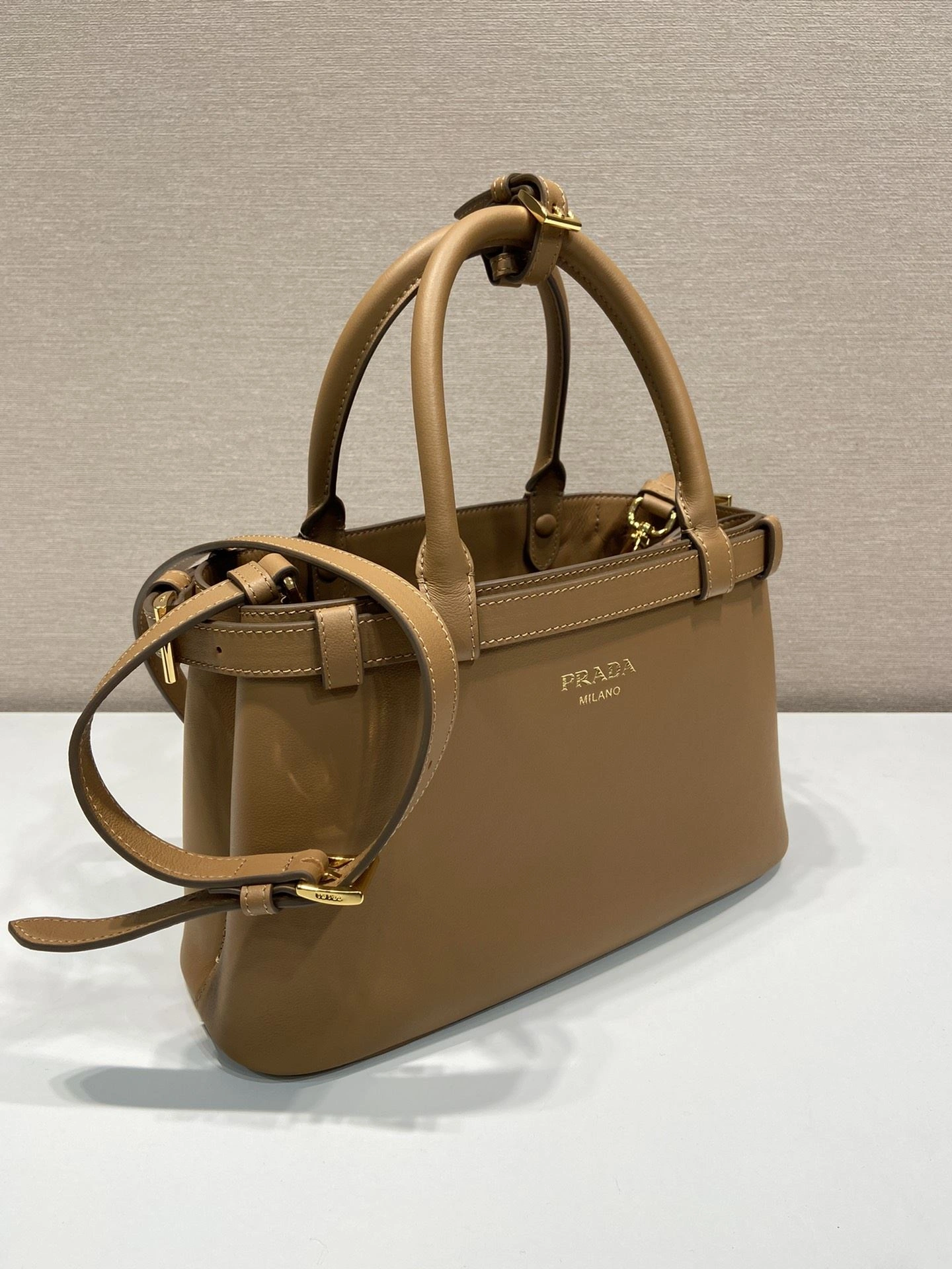 Prada Top Handle Bags 4099A-0597