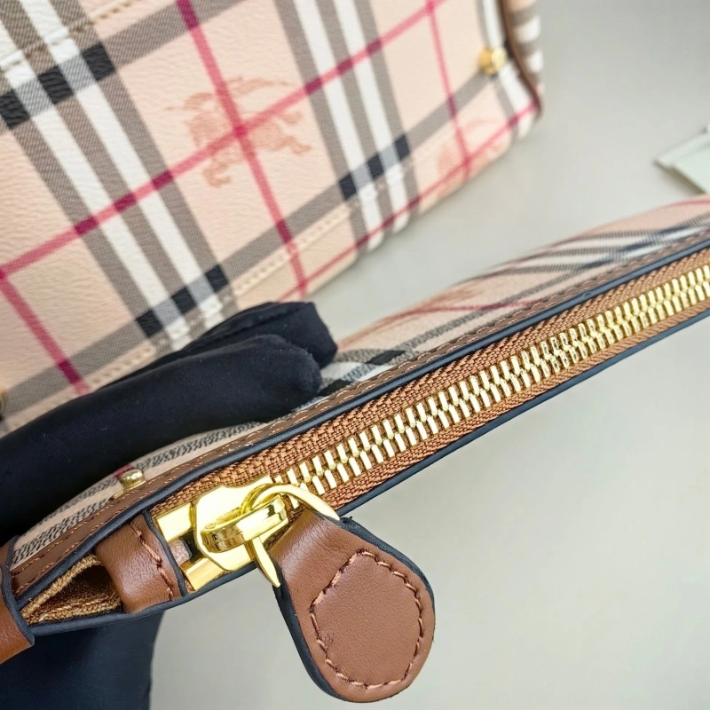 Burberry Shopping Bags 4115A-0012