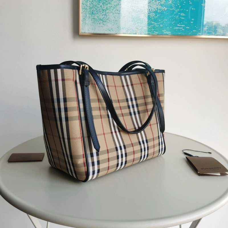 Burberry Shopping Bags 4140-0147