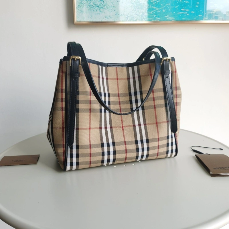 Burberry Shopping Bags 4140-0147