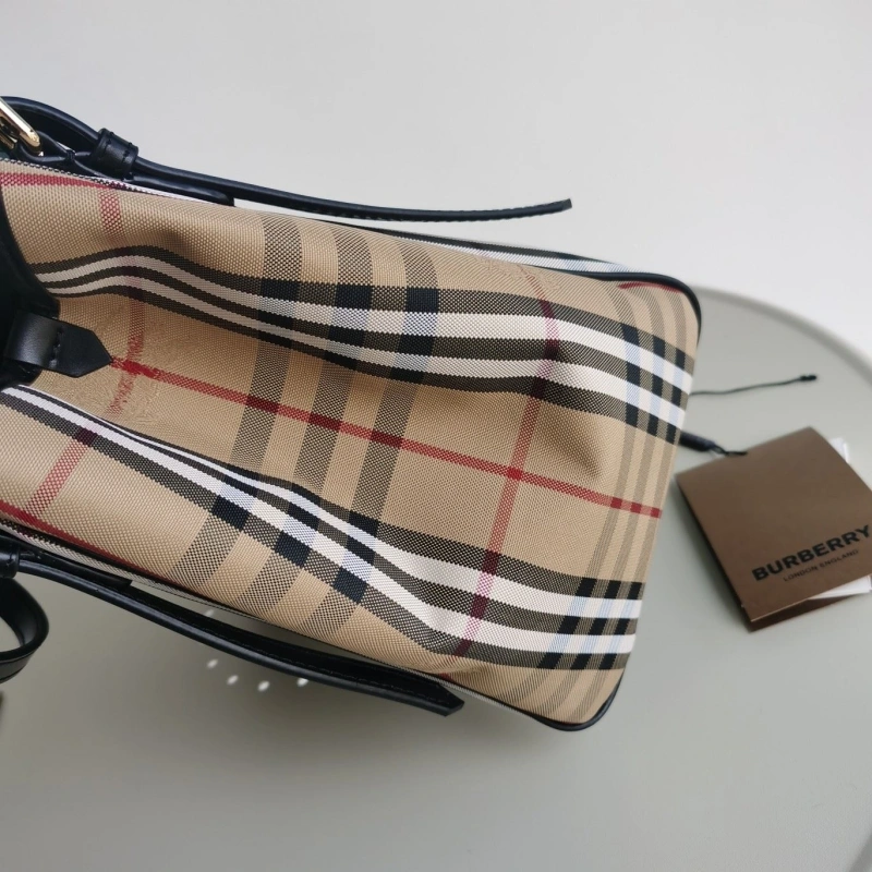 Burberry Shopping Bags 4140-0147
