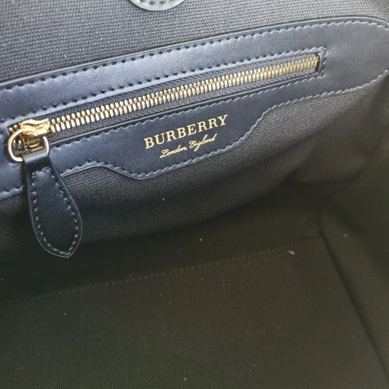 Burberry Shopping Bags 4140-0147