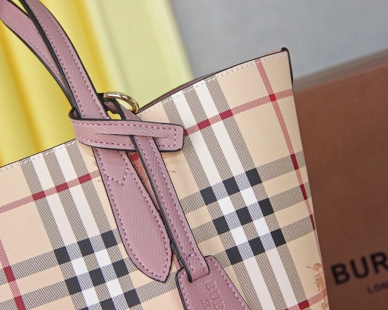 Burberry Shopping Bags 4140-0300