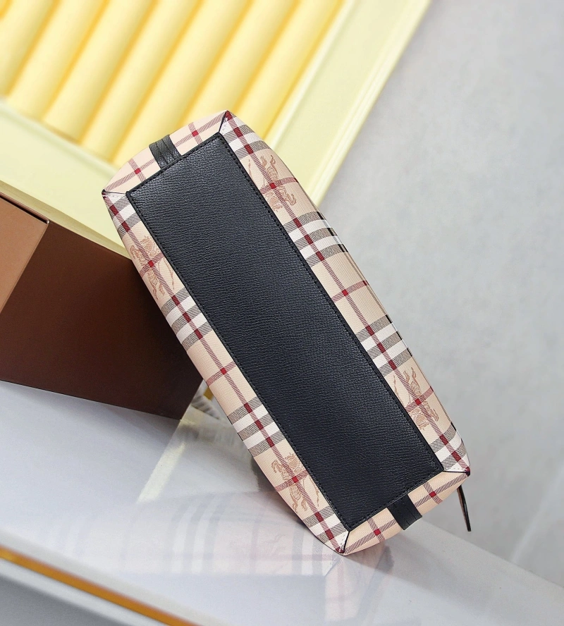 Burberry Shopping Bags 4140-0301