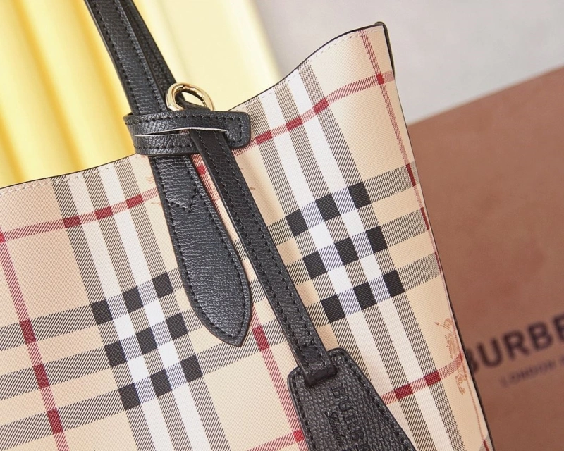 Burberry Shopping Bags 4140-0301