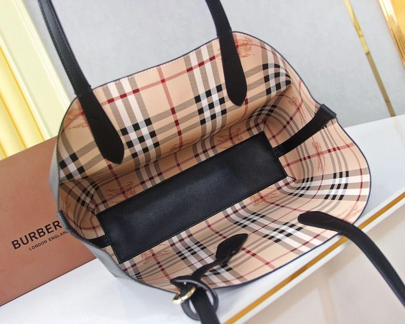Burberry Shopping Bags 4140-0301