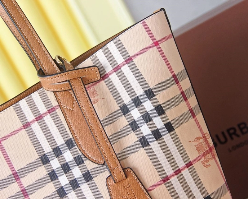 Burberry Shopping Bags 4140-0302