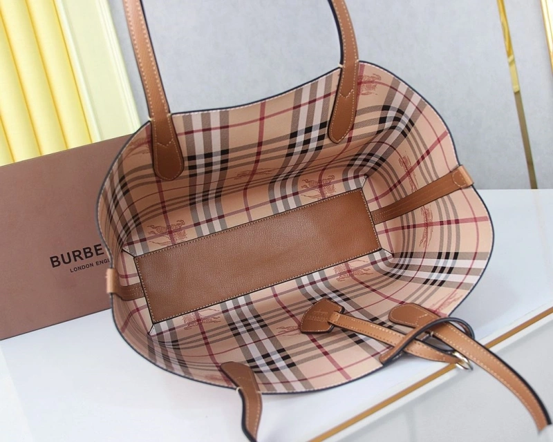 Burberry Shopping Bags 4140-0302