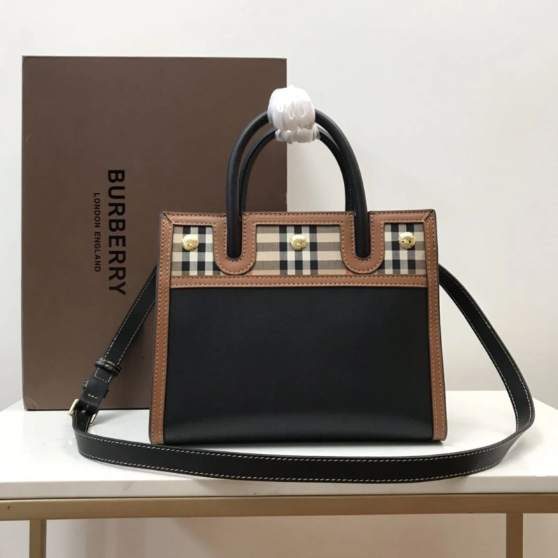 Burberry Shopping Bags 4140-0359