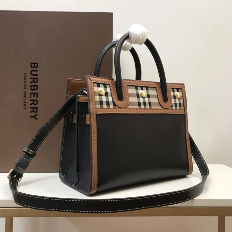 Burberry Shopping Bags 4140-0359