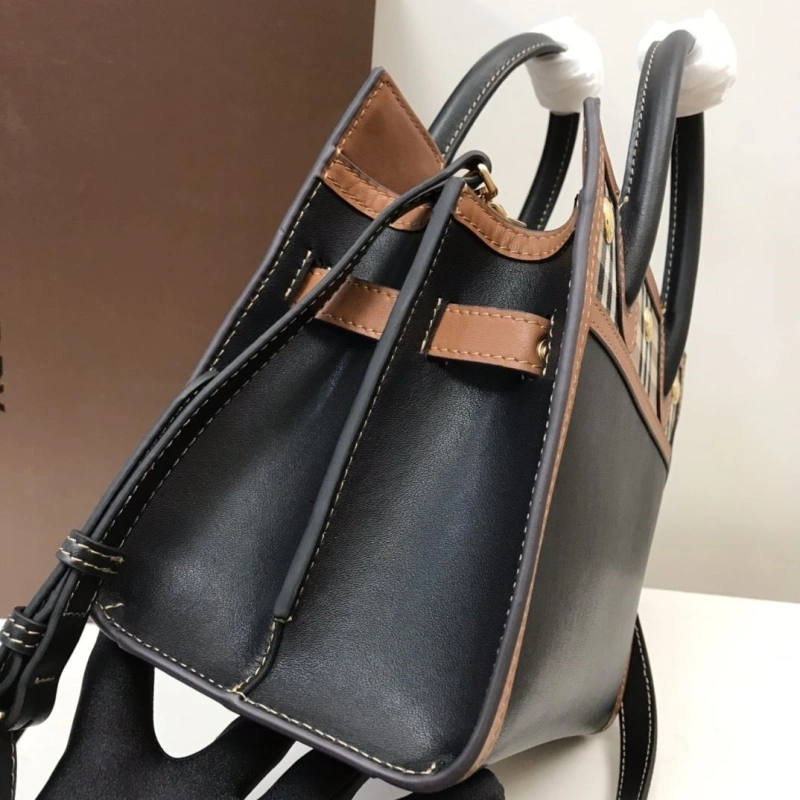 Burberry Shopping Bags 4140-0359
