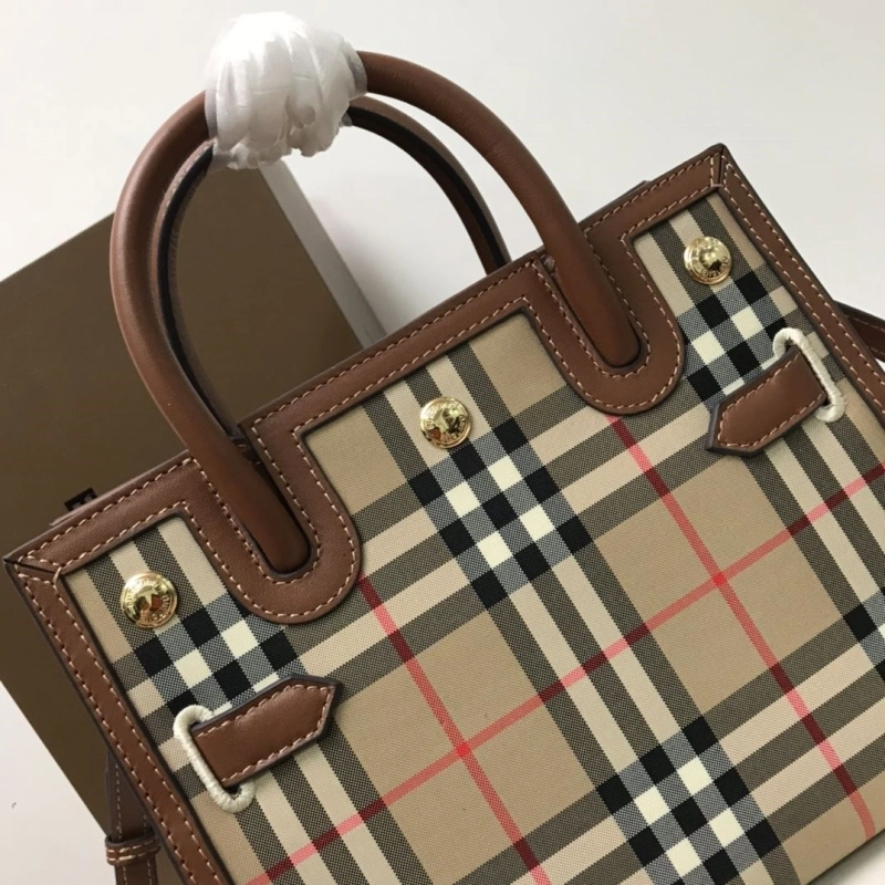 Burberry Shopping Bags 4140-0360