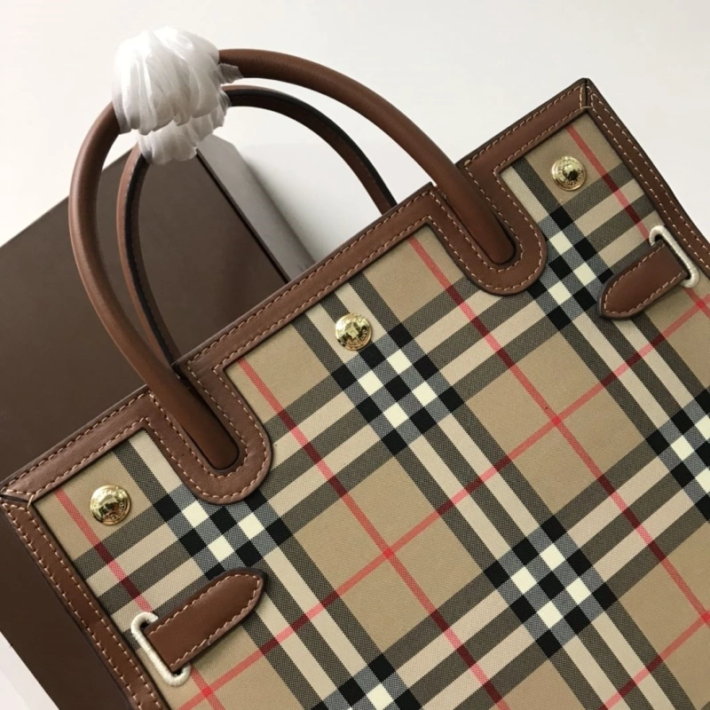 Burberry Shopping Bags 4140-0361