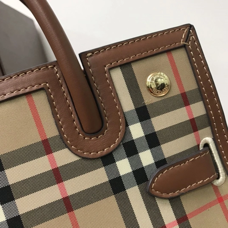 Burberry Shopping Bags 4140-0361