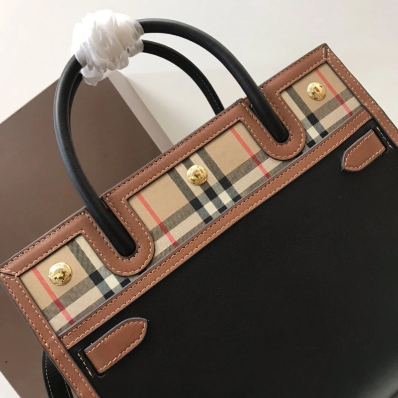 Burberry Shopping Bags 4140-0362