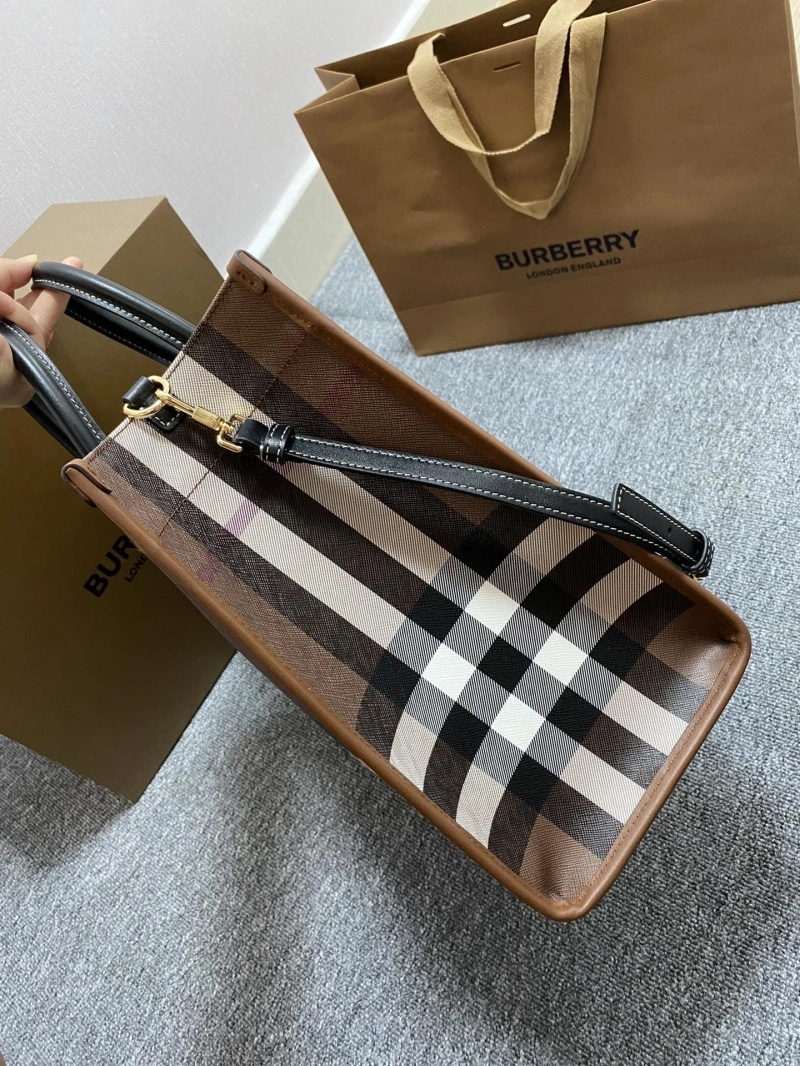 Burberry Shopping Bags 4140-0391