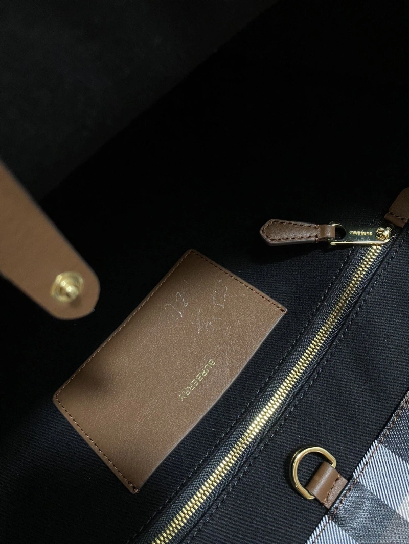 Burberry Shopping Bags 4140-0391