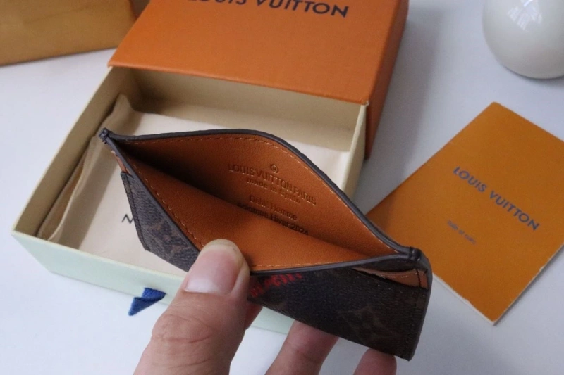 LV Wallets 4178A-0002