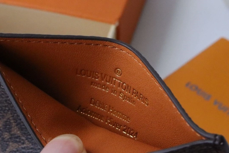 LV Wallets 4178A-0002