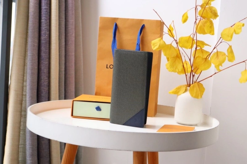 LV Wallets 4178A-0025