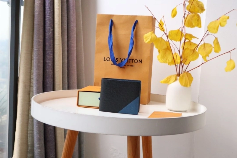 LV Wallets 4178A-0028