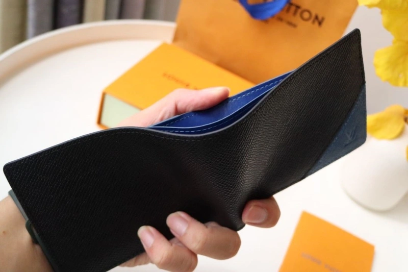 LV Wallets 4178A-0028