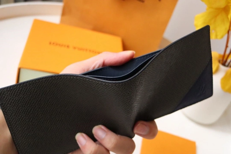 LV Wallets 4178A-0029