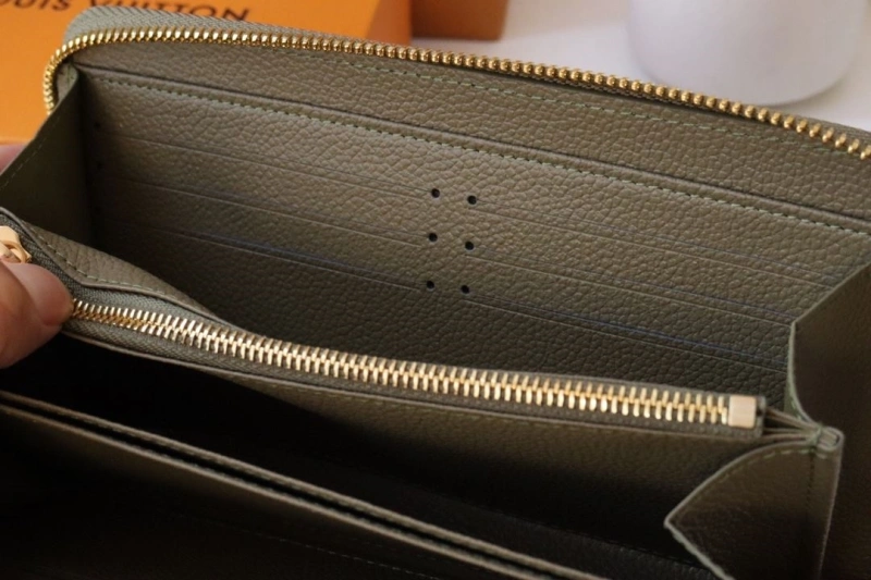 LV Wallets 4178A-0044