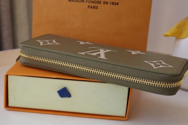 LV Wallets 4178A-0045