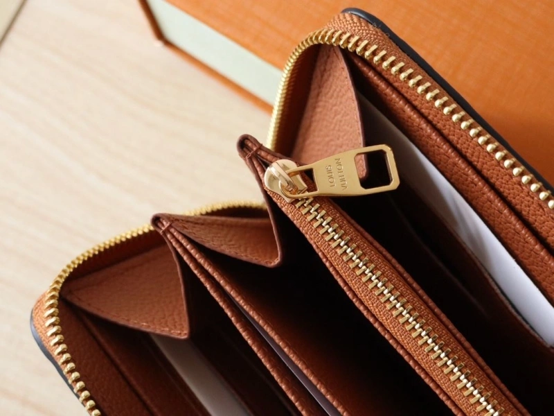 LV Wallets 4178A-0054