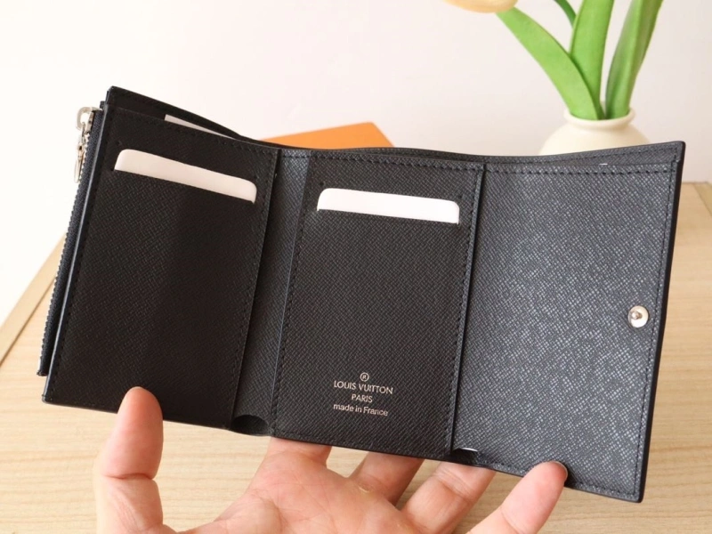 LV Wallets 4178A-0061