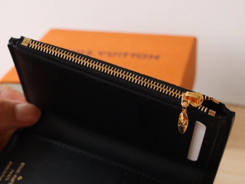 LV Wallets 4178A-0077