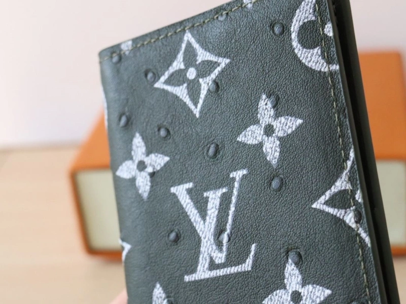 LV Wallets 4178A-0079