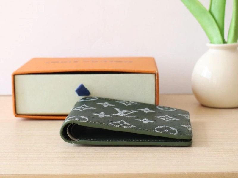 LV Wallets 4178A-0081