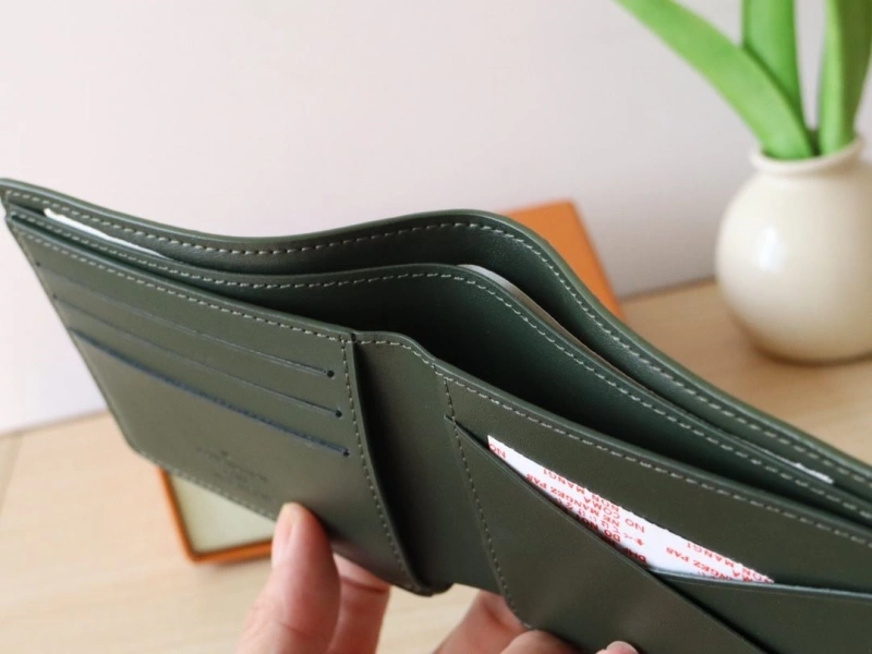 LV Wallets 4178A-0081