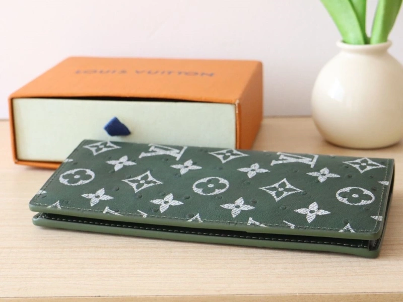 LV Wallets 4178A-0082