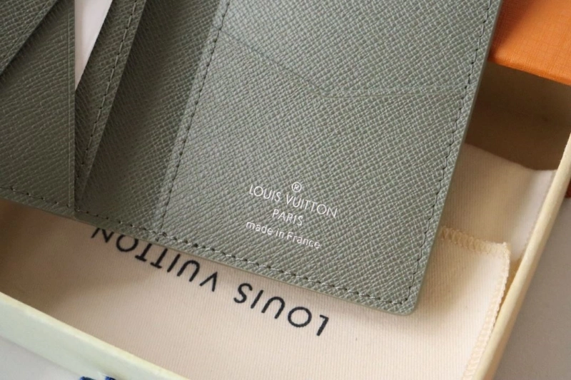 LV Wallets 4178A-0096