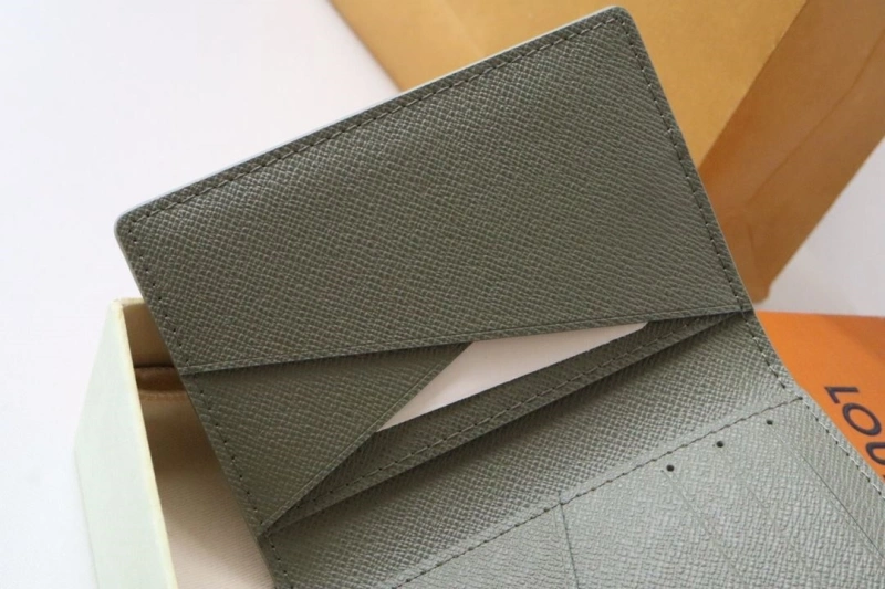 LV Wallets 4178A-0096