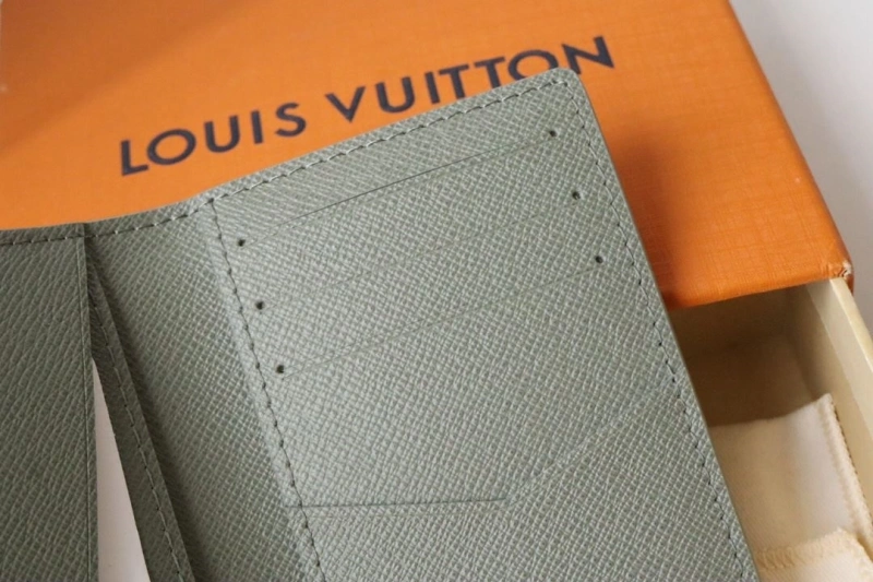 LV Wallets 4178A-0096