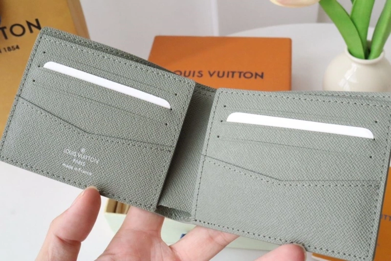 LV Wallets 4178A-0099