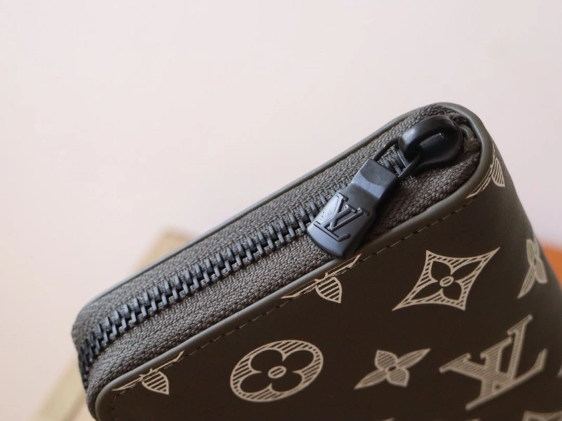 LV Wallets 4178A-0102