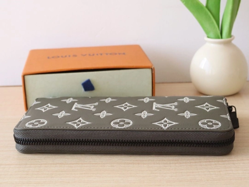 LV Wallets 4178A-0102