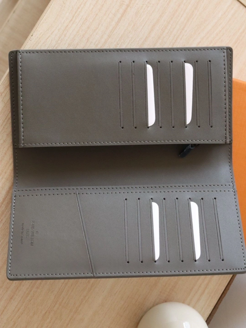 LV Wallets 4178A-0104