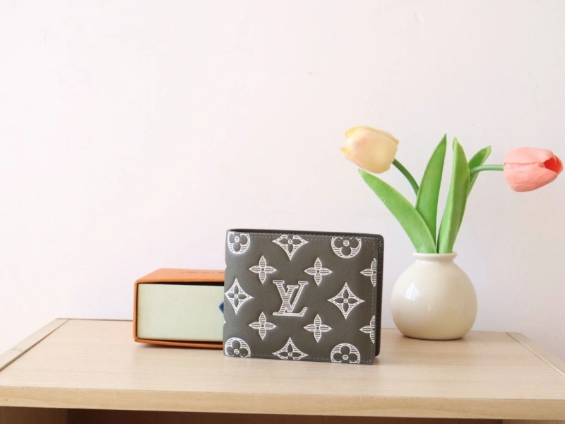 LV Wallets 4178A-0105