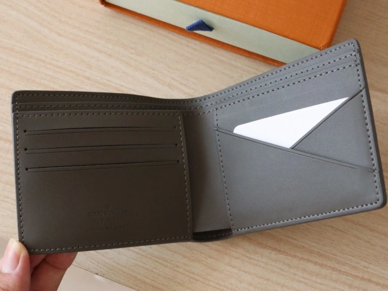 LV Wallets 4178A-0105