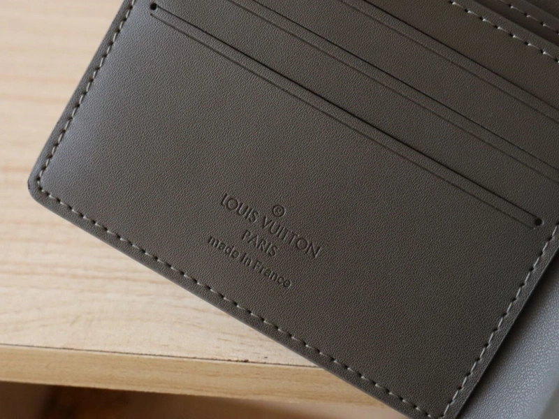 LV Wallets 4178A-0105