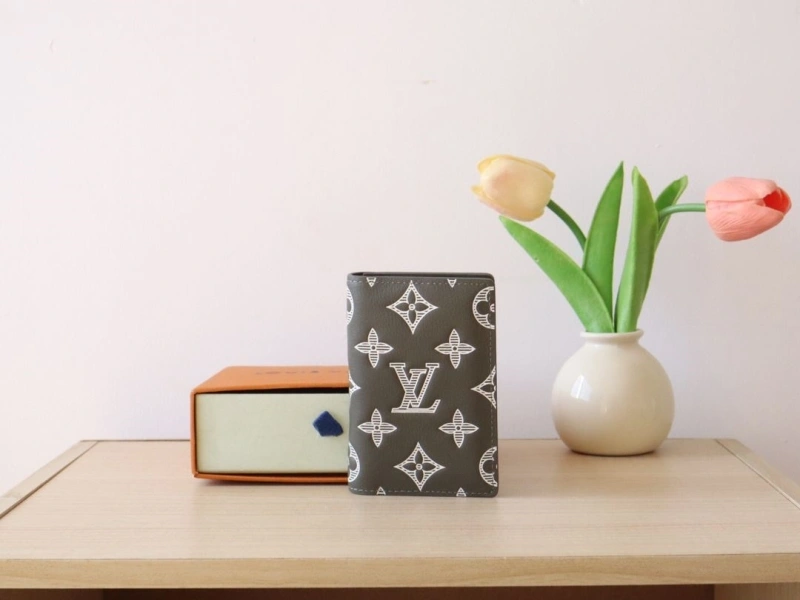 LV Wallets 4178A-0106