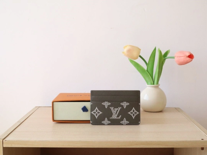 LV Wallets 4178A-0107